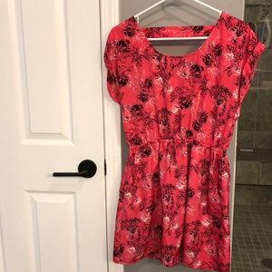 Size M Coral black/white floral, Length mid thigh.